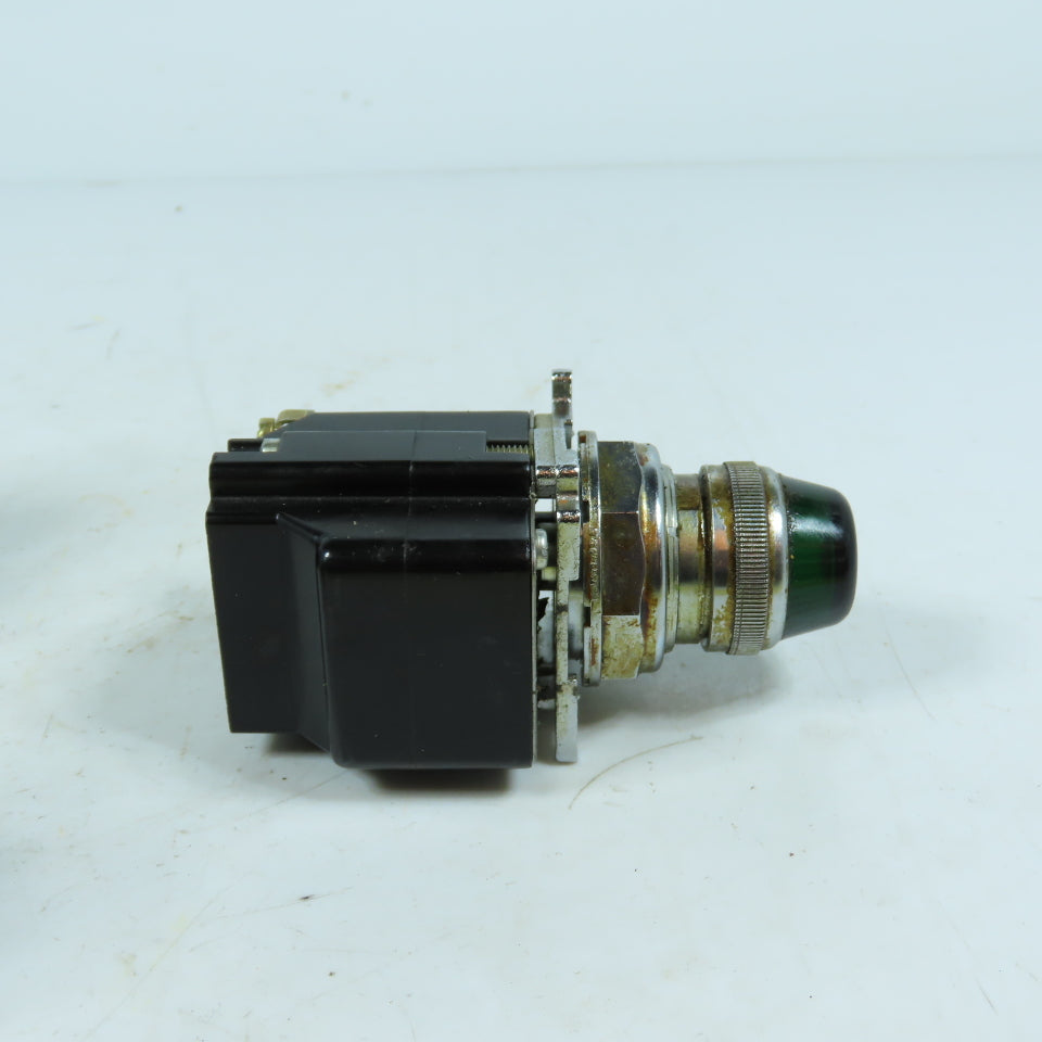 Cutler-Hammer 10250T Illuminated Push Buttons Green 120V Lot of 5