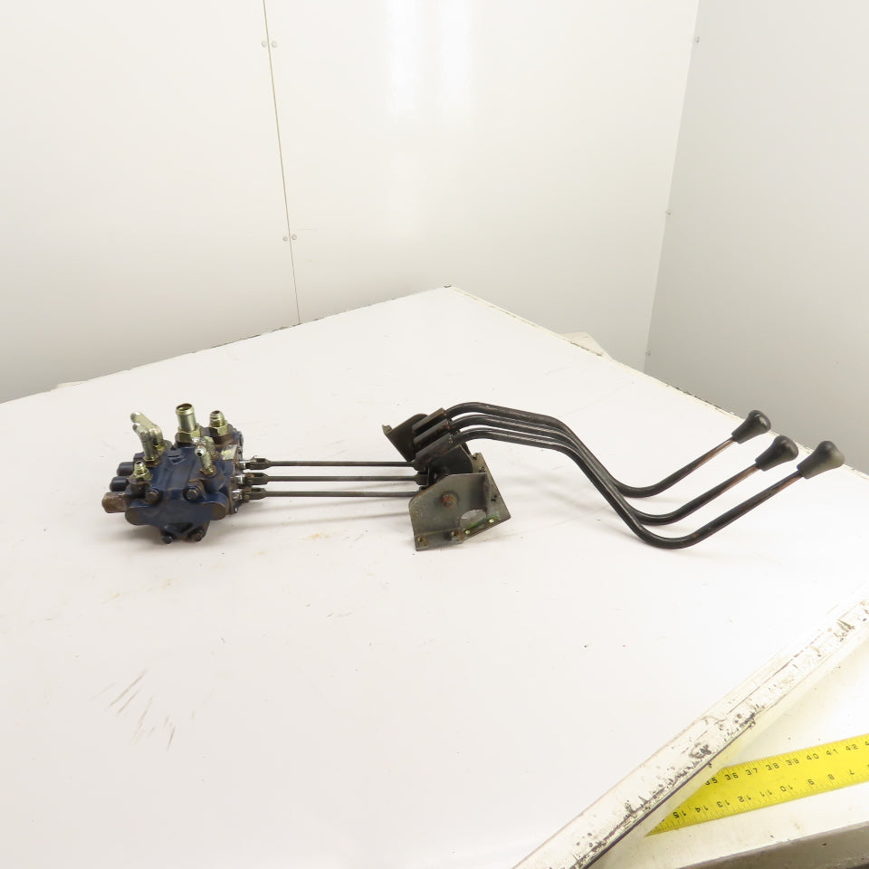 Toyota 5FBE15 67720-15300-71 3-Spool Hydraulic Control Mast Valve W/Levers