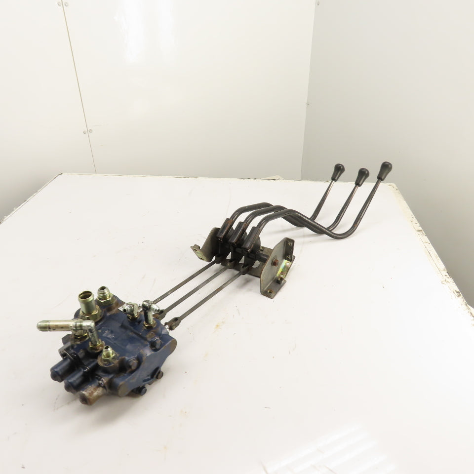 Toyota 5FBE15 67720-15300-71 3-Spool Hydraulic Control Mast Valve W/Levers