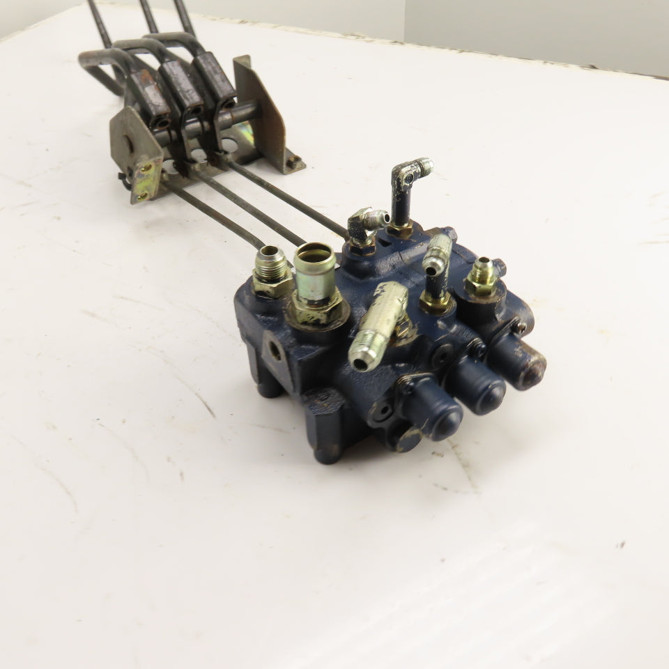 Toyota 5FBE15 67720-15300-71 3-Spool Hydraulic Control Mast Valve W/Levers