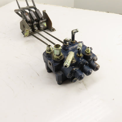 Toyota 5FBE15 67720-15300-71 3-Spool Hydraulic Control Mast Valve W/Levers