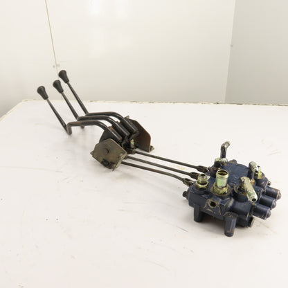 Toyota 5FBE15 67720-15300-71 3-Spool Hydraulic Control Mast Valve W/Levers