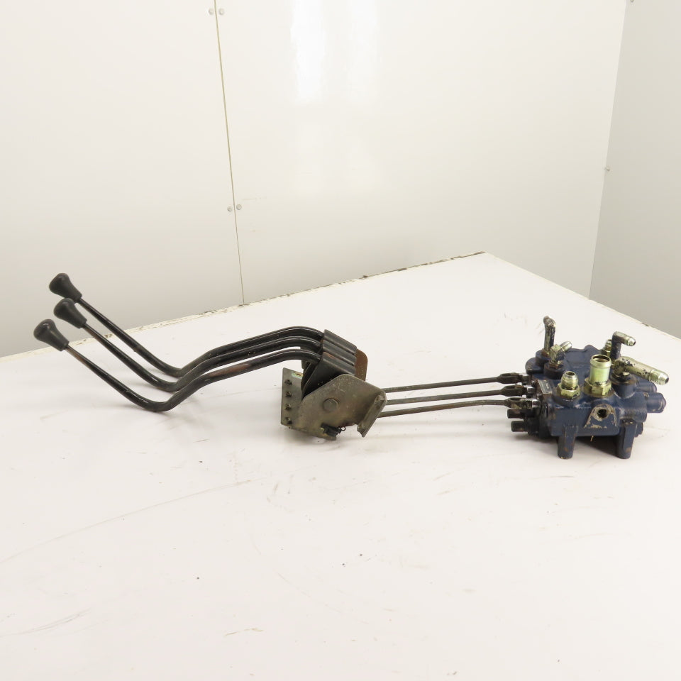 Toyota 5FBE15 67720-15300-71 3-Spool Hydraulic Control Mast Valve W/Levers