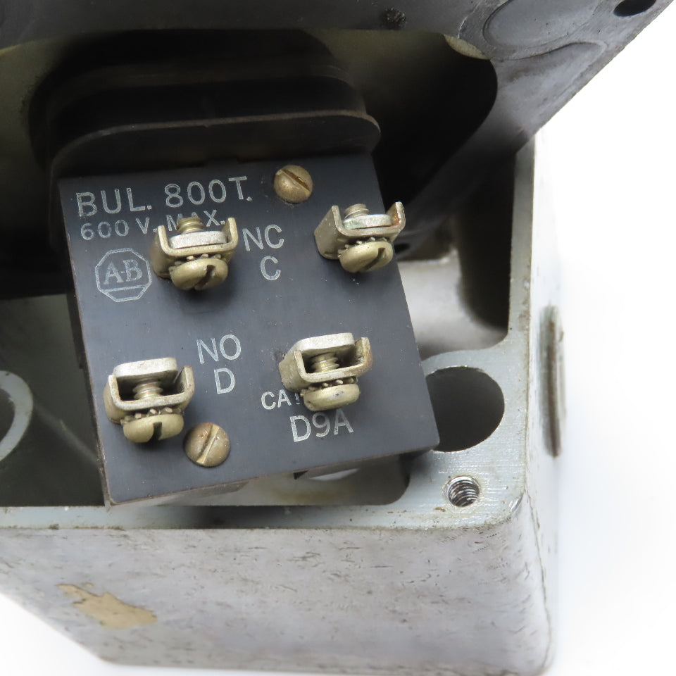 Allen Bradley 800T 600V AC/DC Momentary Contact Switch In Enclosure