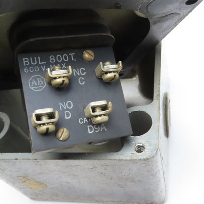 Allen Bradley 800T 600V AC/DC Momentary Contact Switch In Enclosure