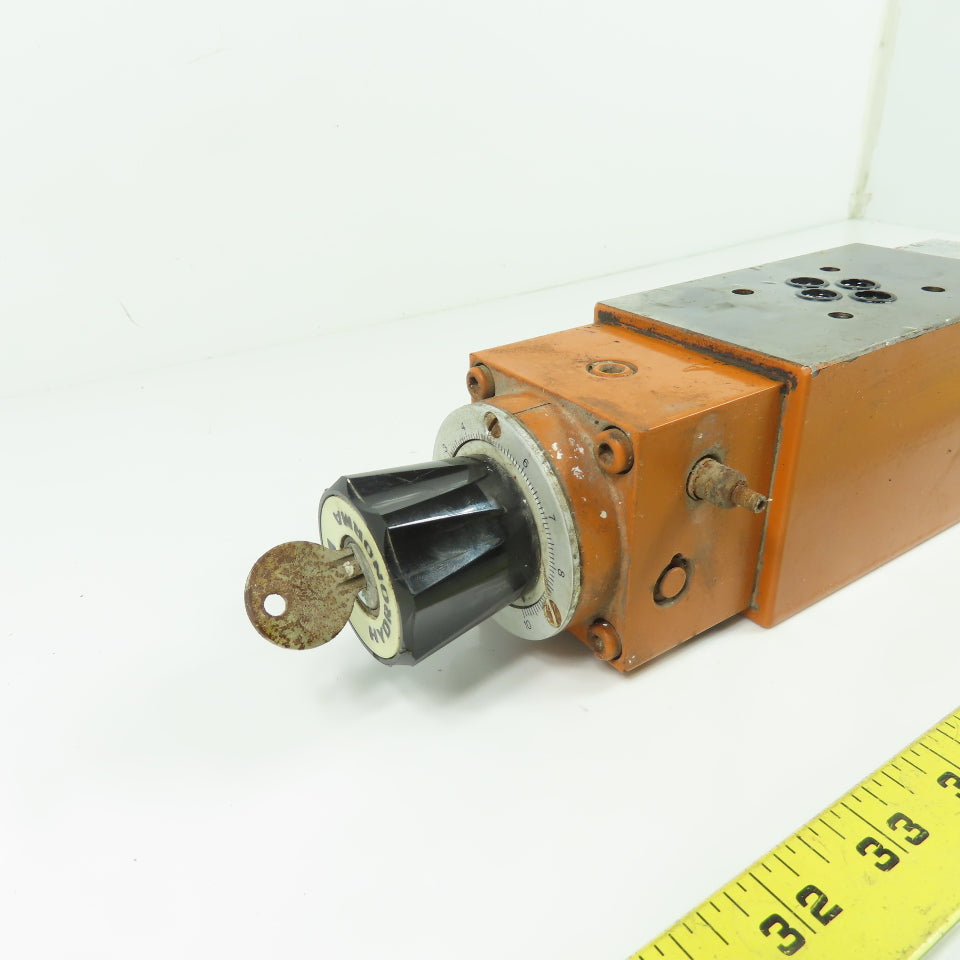 Mannesmann Rexroth 2 FRM 5-32/1.2 QB Hydraulic Flow Control Valve Manual Adj