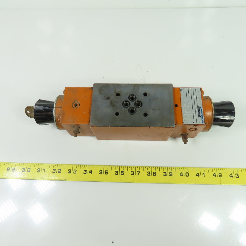 Mannesmann Rexroth 2 FRM 5-32/1.2 QB Hydraulic Flow Control Valve Manual Adj