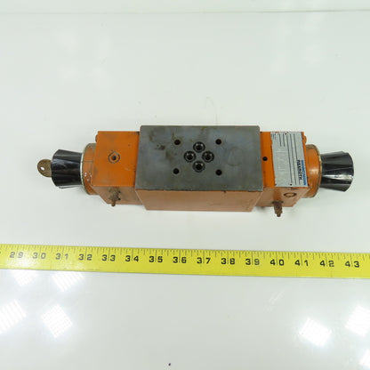 Mannesmann Rexroth 2 FRM 5-32/1.2 QB Hydraulic Flow Control Valve Manual Adj