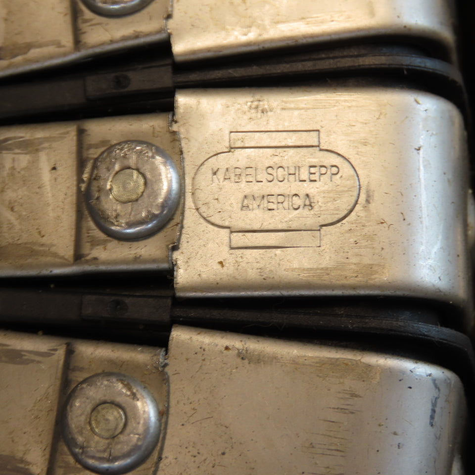 Kabelschlepp Enclosed Stainless Steel Cable Carrier Chain 6' L x 2.9" x 1.5" ID