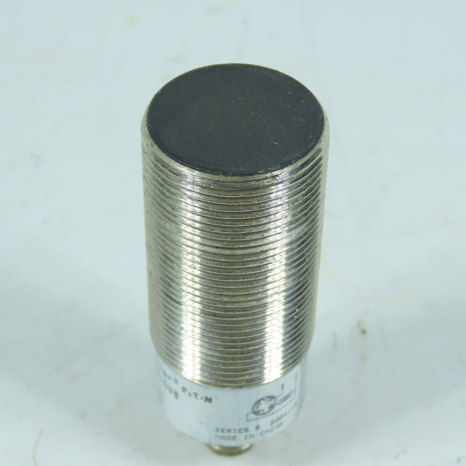 Cutler-Hammer E57-30GS10-GDB Inductive Proximity Sensor 30mm 10-30VDC NO Sn=10mm