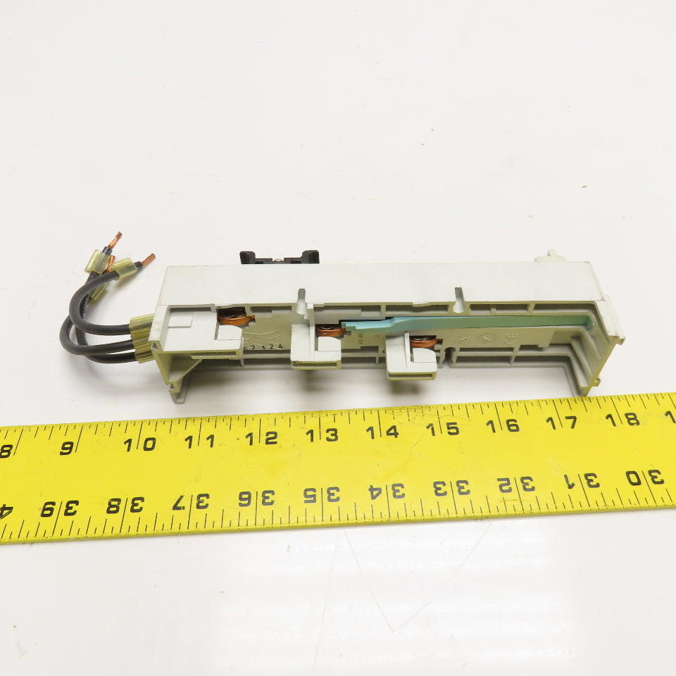 Siemens 8US1 051-5DM07 Sentron Busbar Adapter 600V