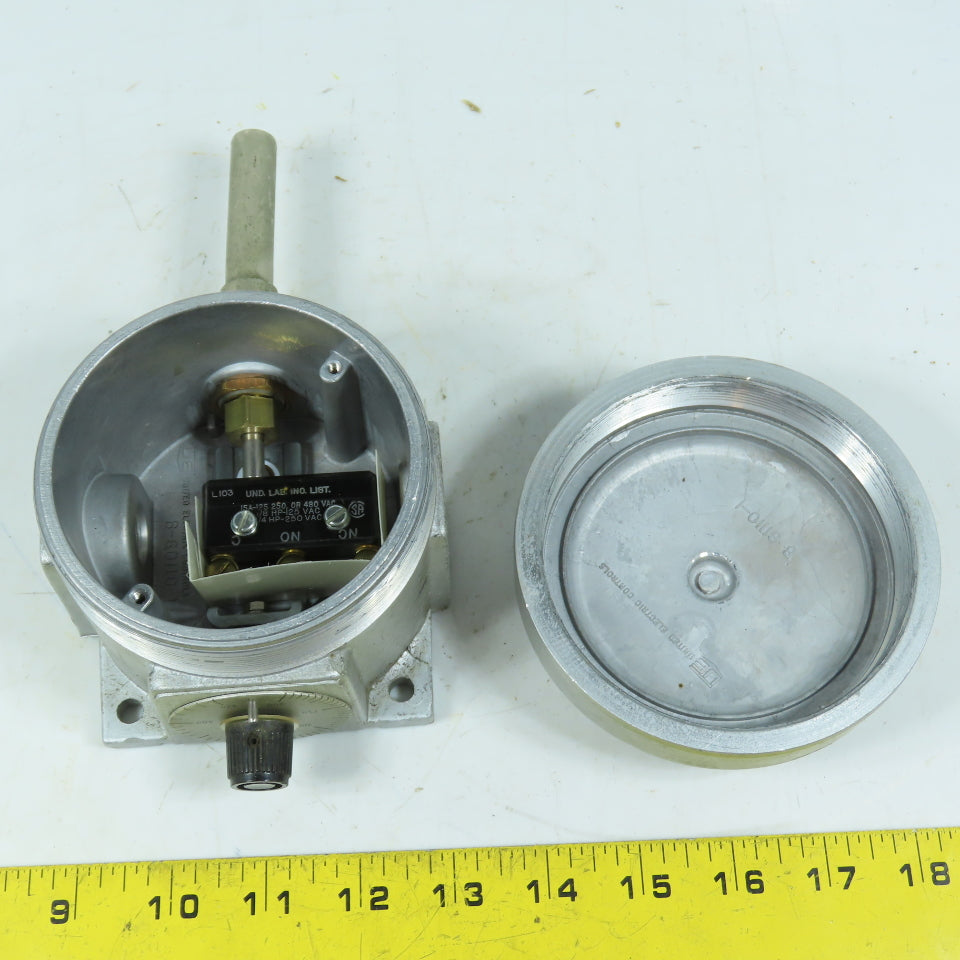 United Electric 8240 B110-108W Explosion Proof Temperature Switch 200-425F