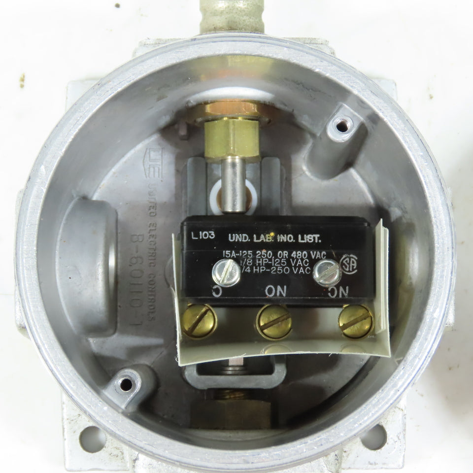 United Electric 8240 B110-108W Explosion Proof Temperature Switch 200-425F