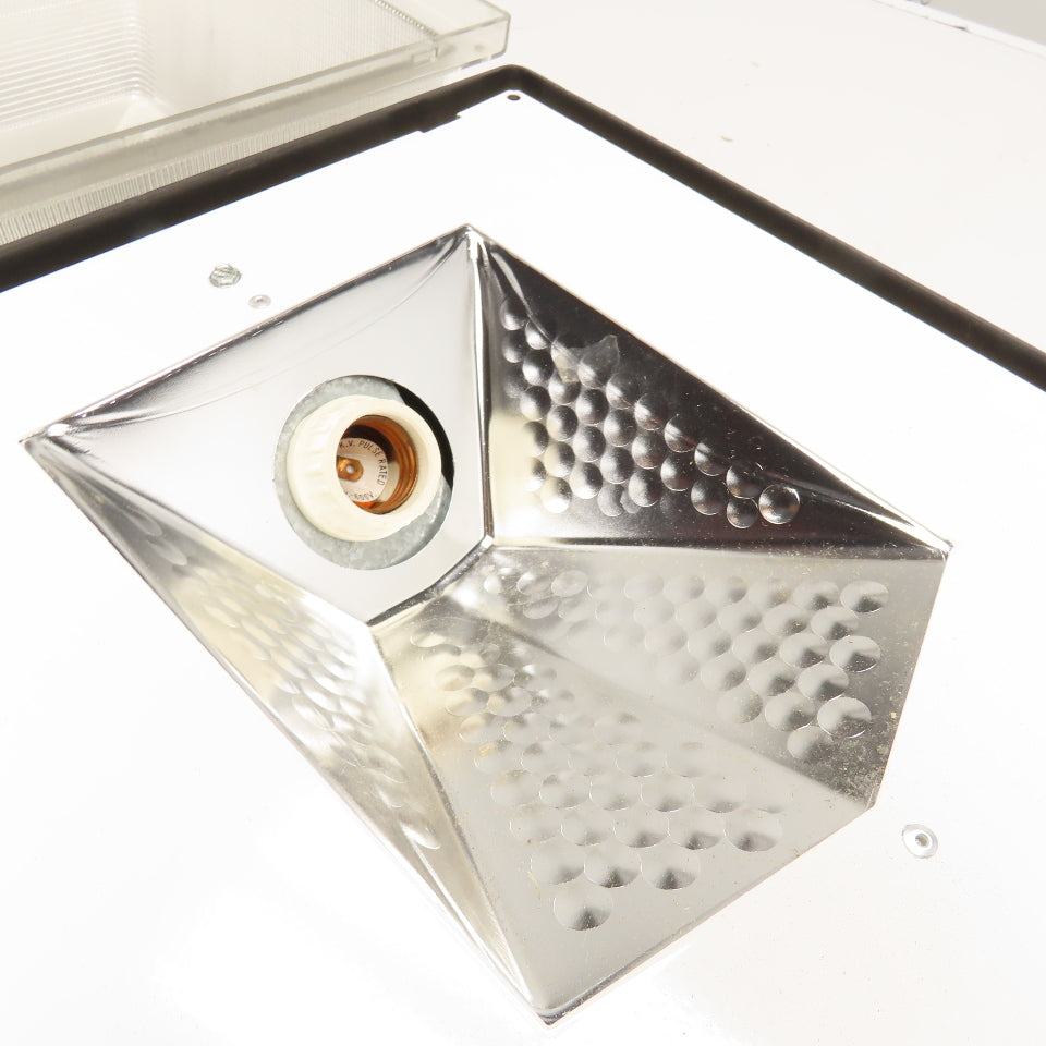 Lithonia Lighting VR4C 150S 277 SF Compact Fluorescent HID Light Fixture 277V