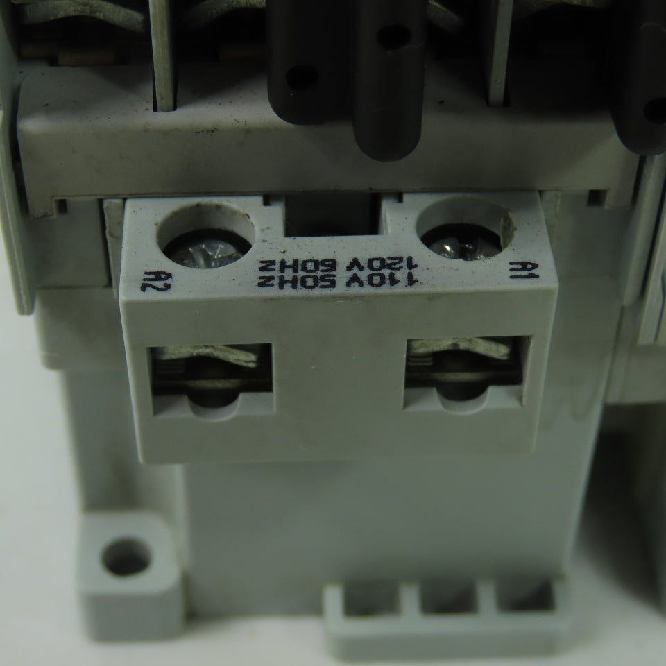 Allen-Bradley 104-C16D22 16A Reversing Contactor Starter 120V Coil W/ Overload