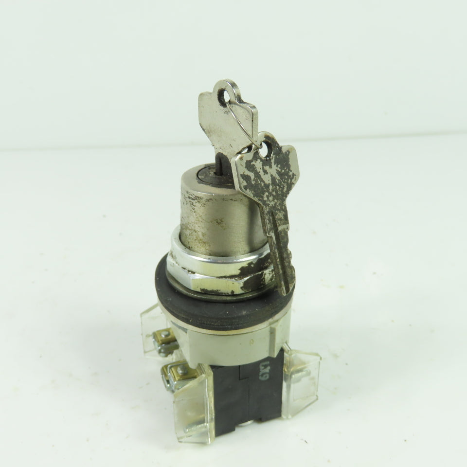 Allen-Bradley 800T-N61KF4 Key Operated Selector Switch NEMA 4 13 with Keys