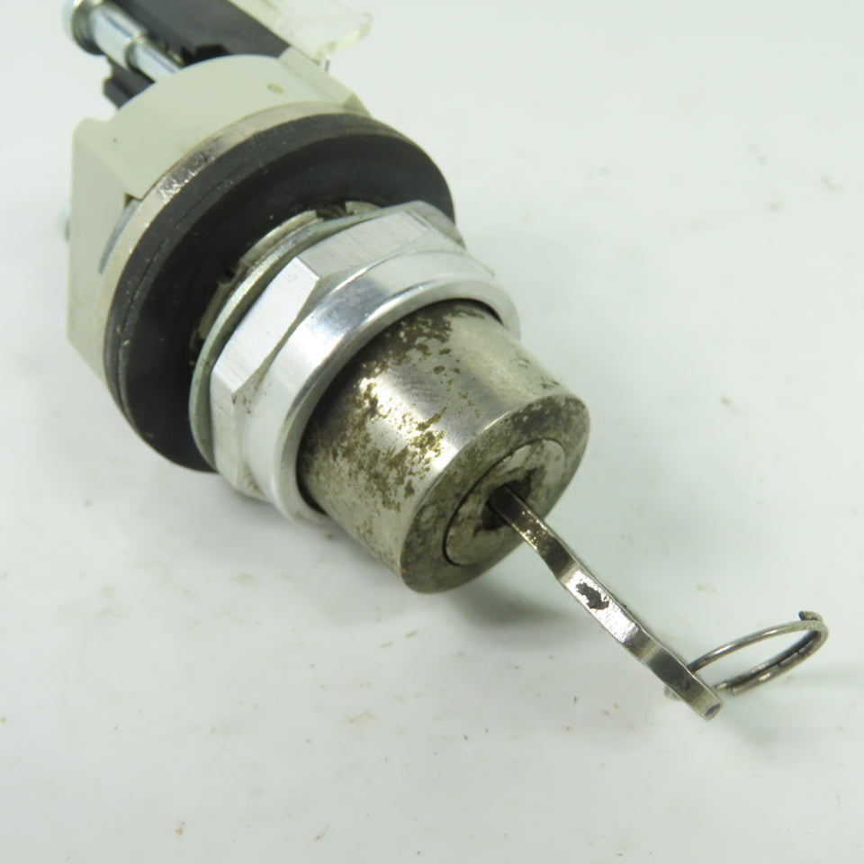 Allen-Bradley 800T-H33 Ser T Key Operated Selector Switch NEMA 4 13 W/ Key