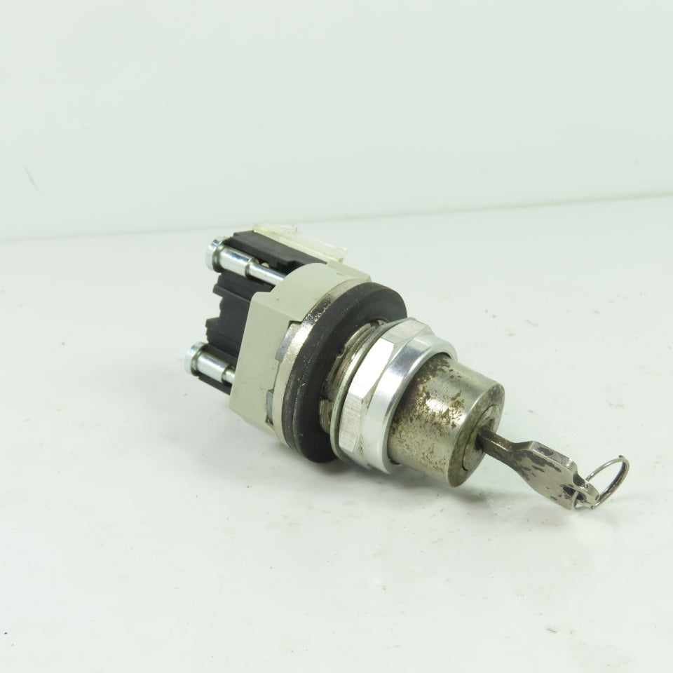 Allen-Bradley 800T-H33 Ser T Key Operated Selector Switch NEMA 4 13 W/ Key