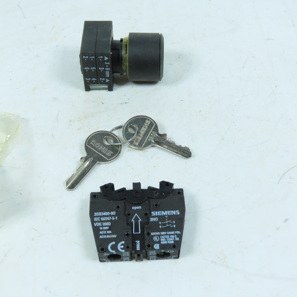 Siemens 3SB3400-0D 3SB3 Series Key Selector Switch 22mm 2NO Contacts W/ Keys