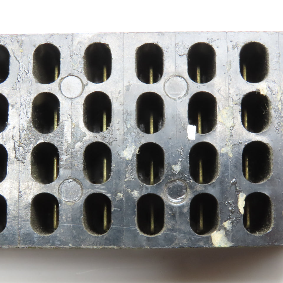 USD Co. 11610 25A 115V 40 Position Male Spade Terminal Block