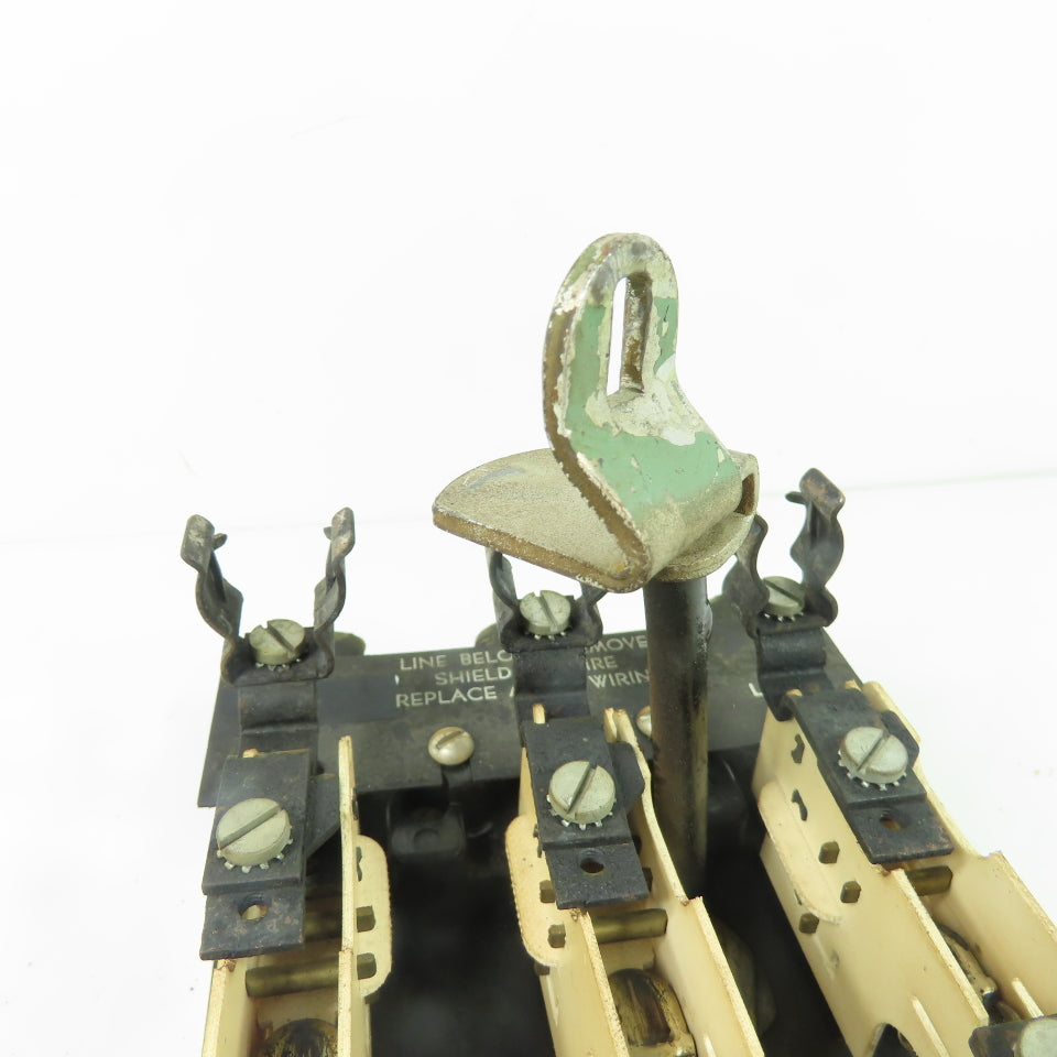 Trumbull Electric 3-Pole Fusible Safety Disconnect Switch Interior