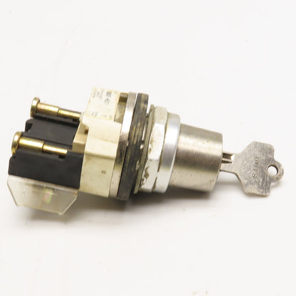 Allen Bradley 800T-H31 2 Position Keyed Selector Switch 600V
