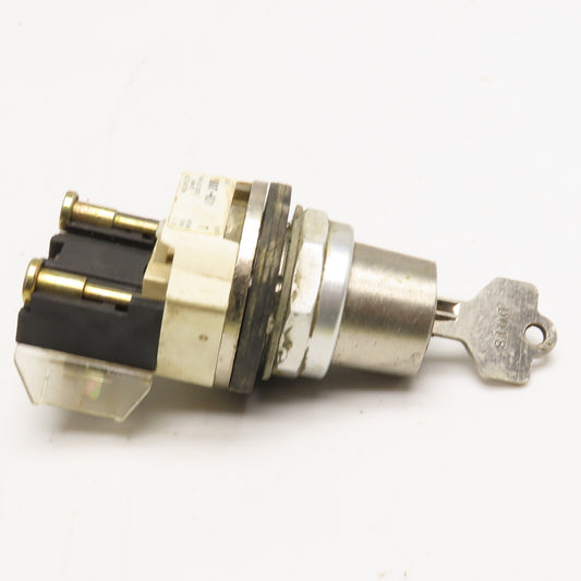 Allen Bradley 800T-H31 2 Position Keyed Selector Switch 600V