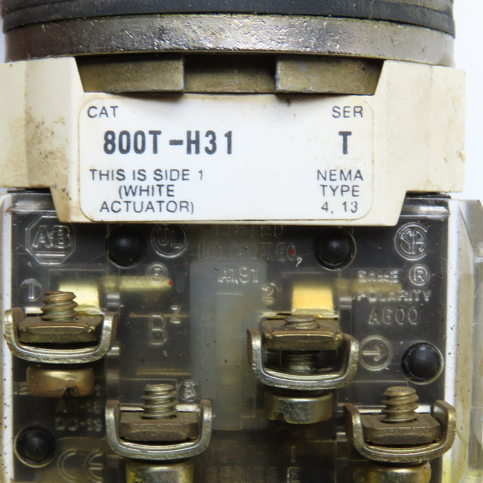 Allen Bradley 800T-H31 2 Position Keyed Selector Switch 600V No Key