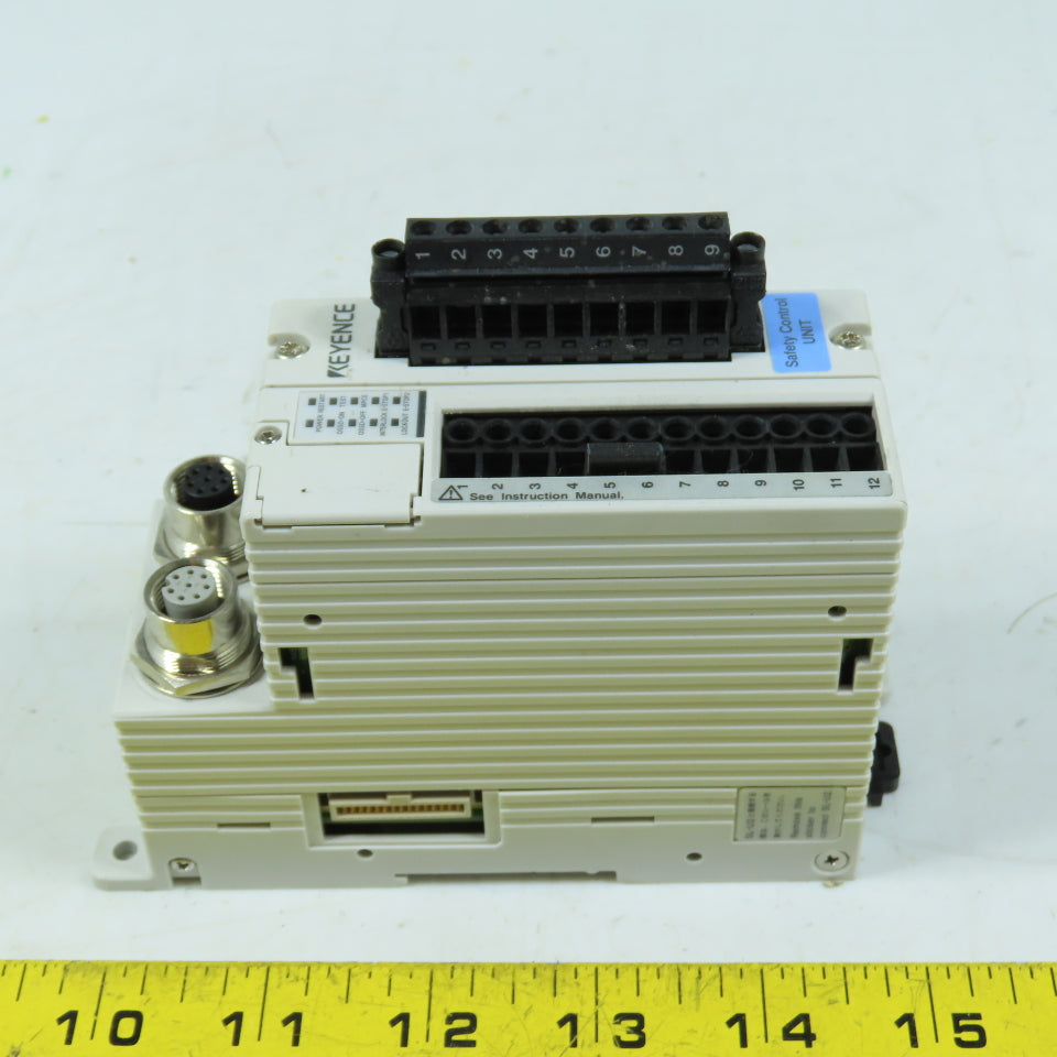 Keyence SL-R11E Safety Control Unit Relay 24VDC PNP Type 4 IP20
