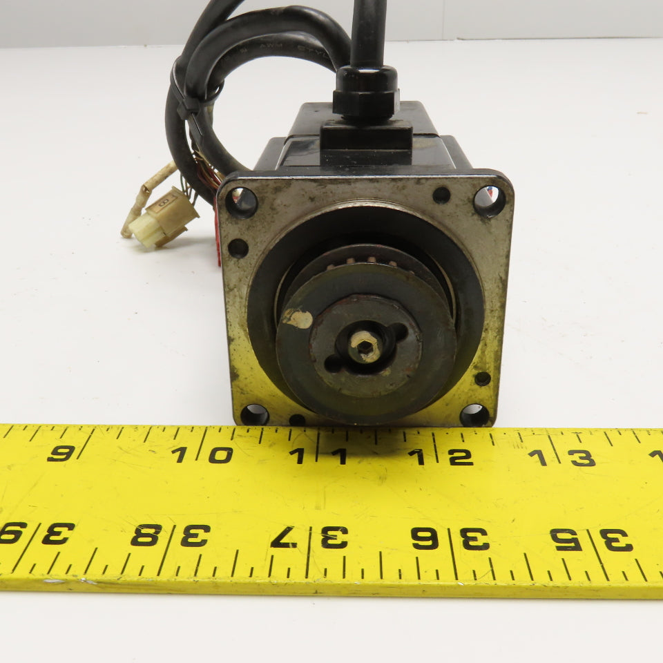 Yaskawa SGMP-01AWYR22 AC Servo Motor 100W 200V 3000RPM