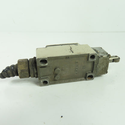 Omron D4B-2A71N Heavy Duty Limit Switch Roller Lever 2A 400V IP67