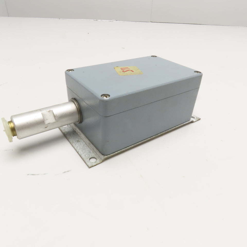 Rexroth 553 001 008 0 Flow Sensor 0-500 NL/min 200-1200 Hz 1/2" Push To Connect