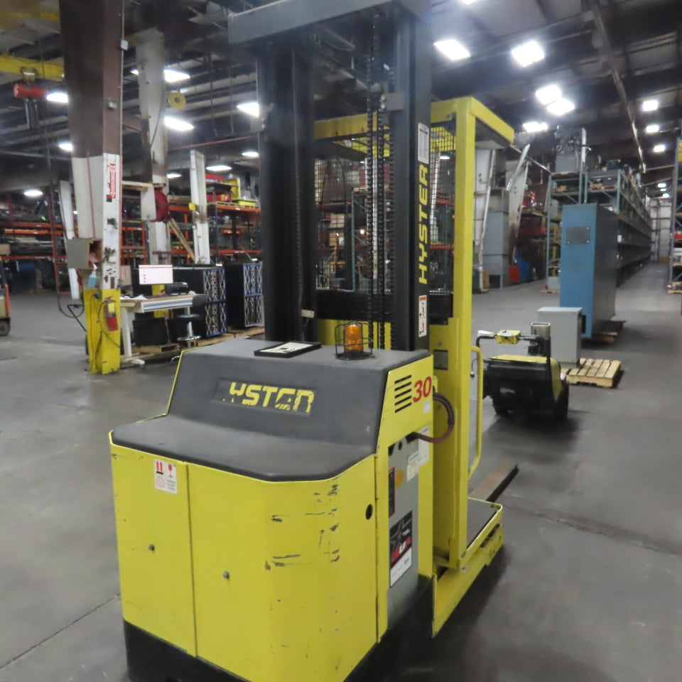 Hyster R30XM2 3000lb Electric Order Picker Forklift 24V 240" Lift 3-Stage