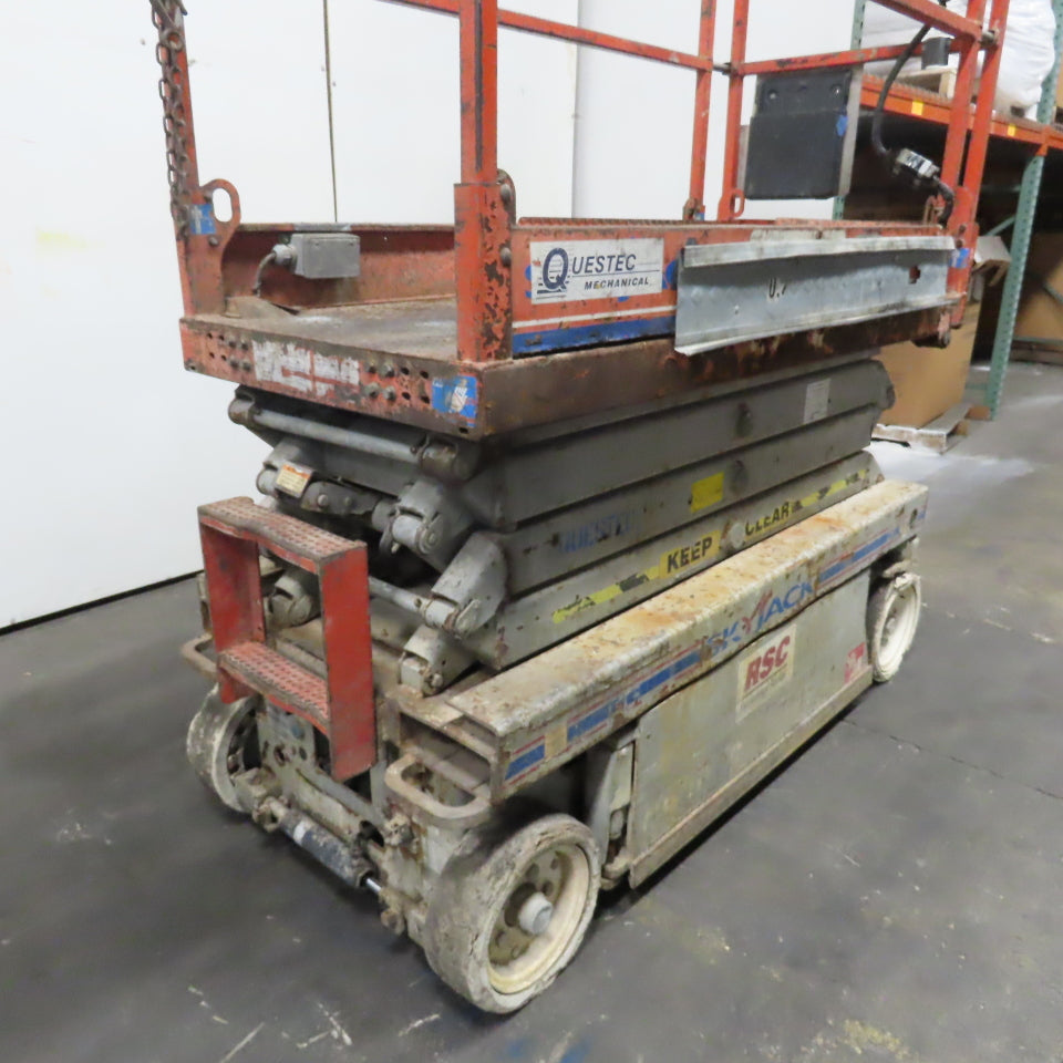 Skyjack SJ III - 3219 Man Lift Scissor Lift 19' Height 24V 550lb Capacity 397Hr.