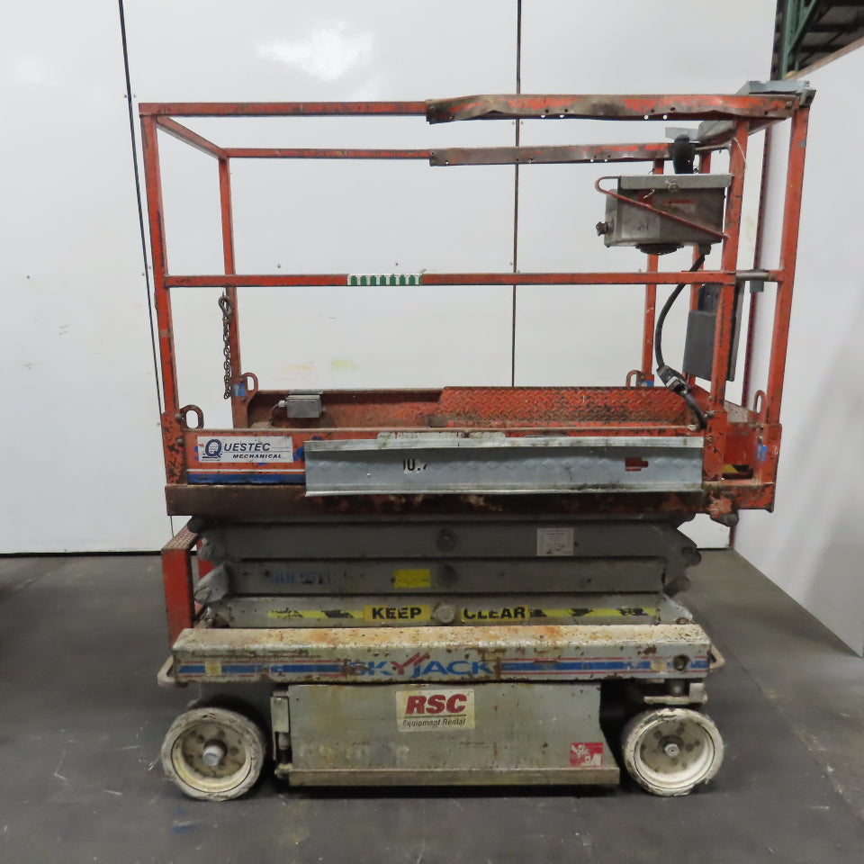 Skyjack SJ III - 3219 Man Lift Scissor Lift 19' Height 24V 550lb Capacity 397Hr.