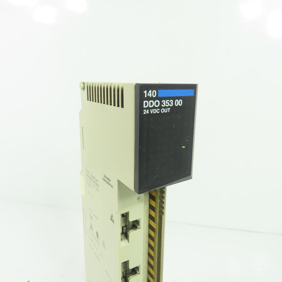 Schneider Automation 140DDO35300 TSX Quantum 24VDC 4x8 Source Output Module