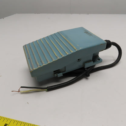 Schneider Electric XPEM110H2 Industrial Metal Foot Switch 240V 3A