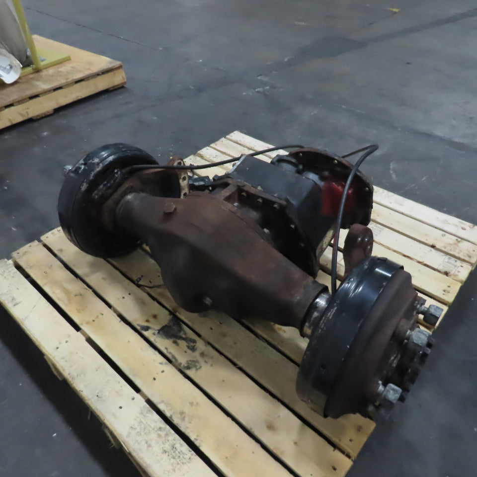 Caterpillar E5000 Forklift Rear Drive Axle Assembly with Brakes and Lever