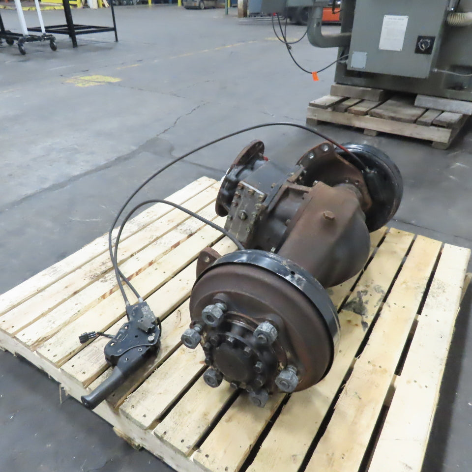 Caterpillar E5000 Forklift Rear Drive Axle Assembly with Brakes and Lever