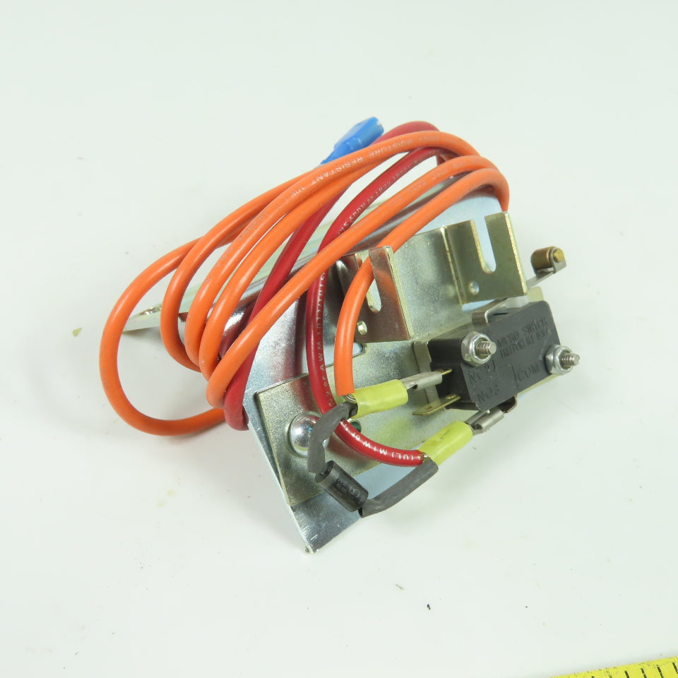 Honeywell V7-1B17D8-207 Roller Lever Micro Switch 11A 277VAC W/ Mounting Plate