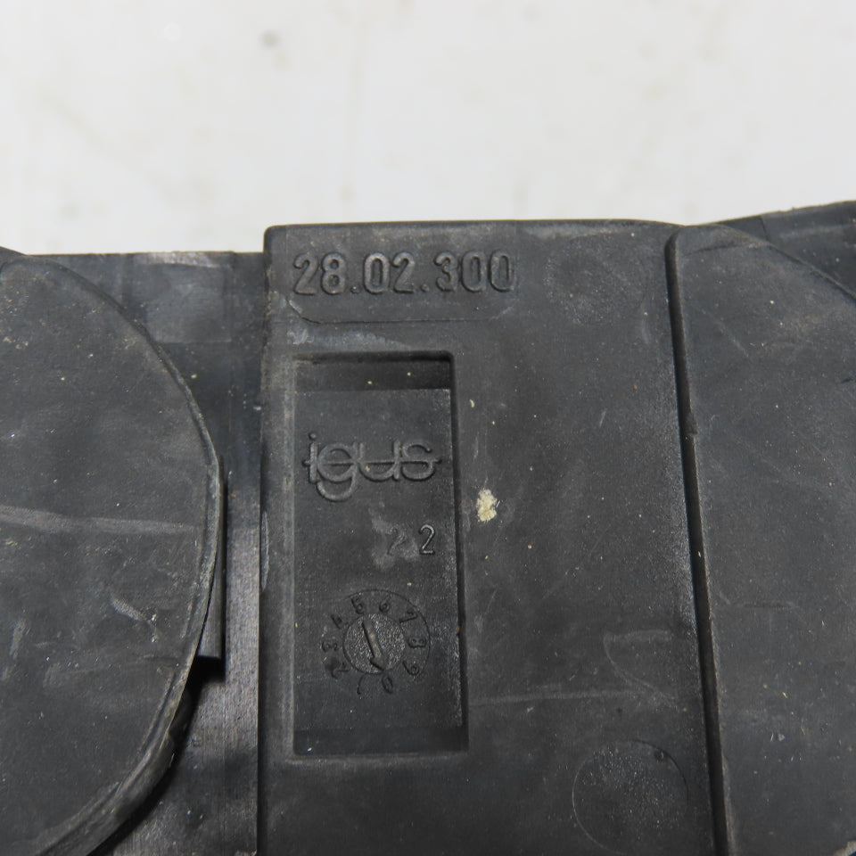 igus 28.02.300 8' Cable Carrier Energy Drag Chain 8" x 1.2" ID