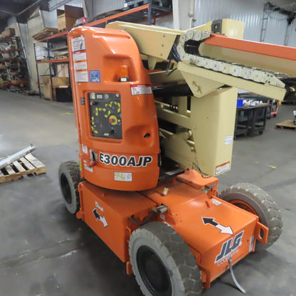JLG E300AJP Electric Articulating Boom Lift 48V 30ft Reach 500lb 1251Hrs