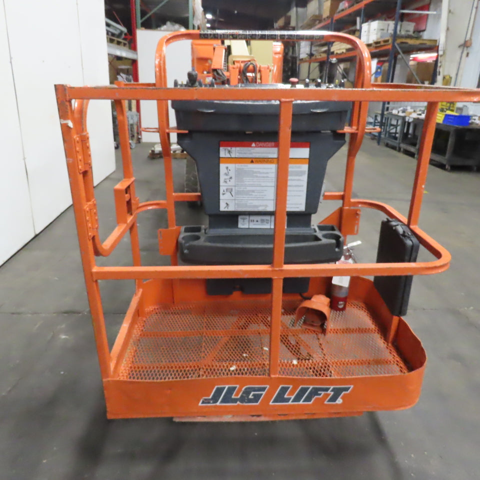 JLG E300AJP Electric Articulating Boom Lift 48V 30ft Reach 500lb 1251Hrs