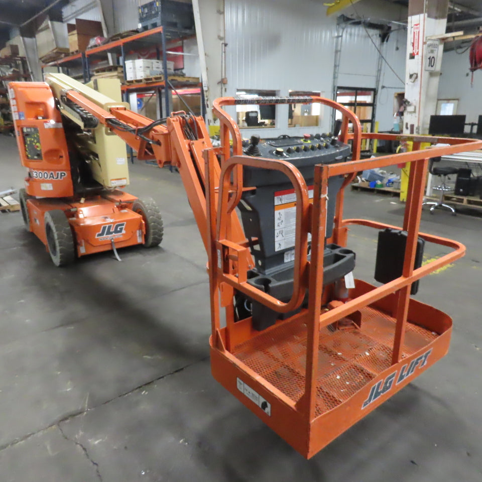 JLG E300AJP Electric Articulating Boom Lift 48V 30ft Reach 500lb 1251Hrs