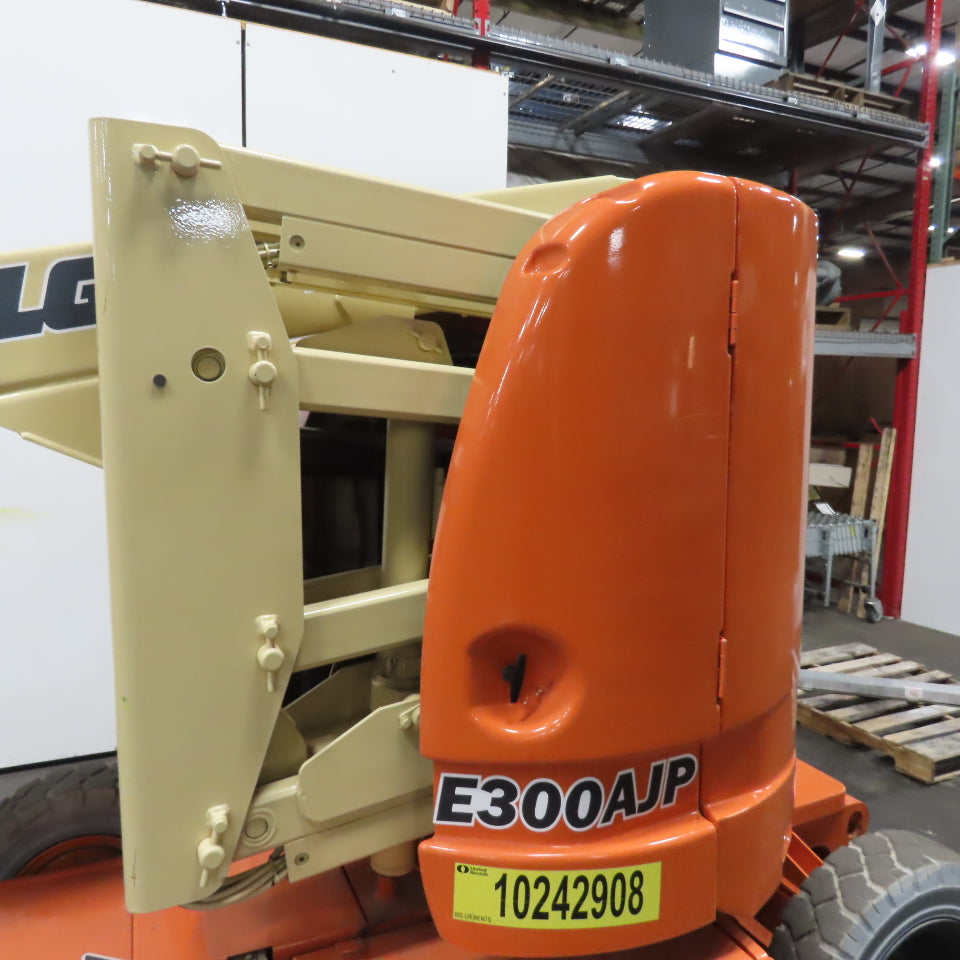 JLG E300AJP Electric Articulating Boom Lift 48V 30ft Reach 500lb 1251Hrs