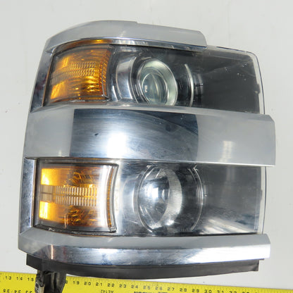 84388593 RH Passenger Side Headlight Assembly From 2019 Chevy Silverado 2500