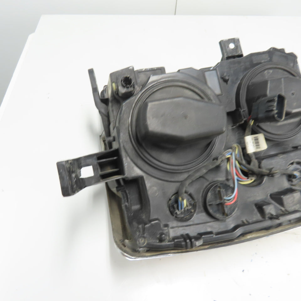 84388592 LH Driver Side Headlight Assembly From 2019 Chevy Silverado 2500
