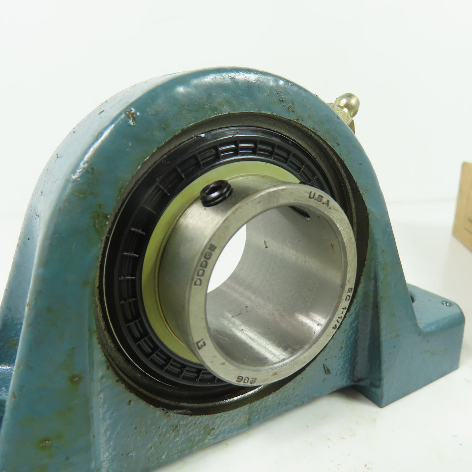 Dodge P2B-SCU-104S 124133 1-1/4" Bore 2-Bolt Pillow Block Ball Bearing NEW