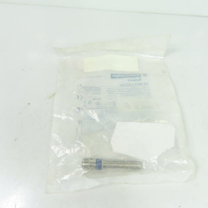 Telemecanique XS1M08MA230K Inductive Proximity Sensor 24-240V AC/DC M8 Sn 1.5mm