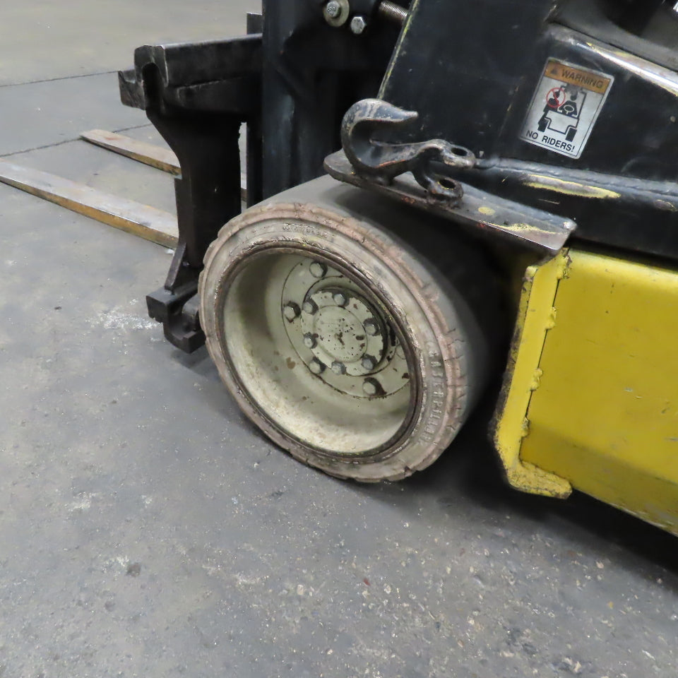 Yale GLC030AFNUAE090 3000Lbs LP Gas Forklift 206" Lift 3 Stage Needs Work